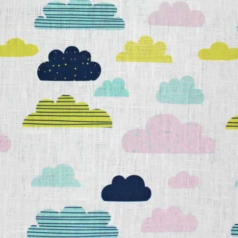 Cloud Dreams Circus - Weißer Leinenstoff, Muster mit Wolken! - Stoff für Kinder!