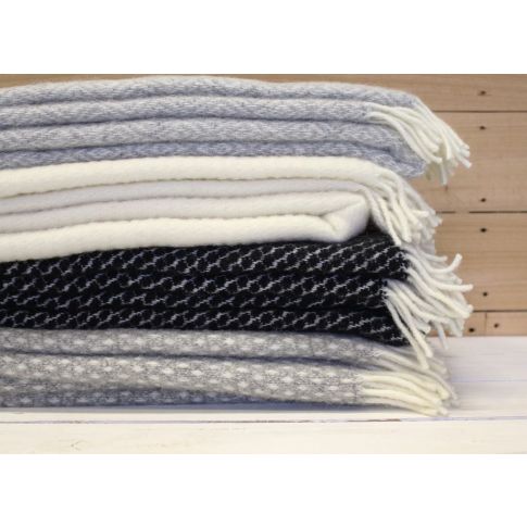 Lotte Wool Throw, available in 4 different colours!